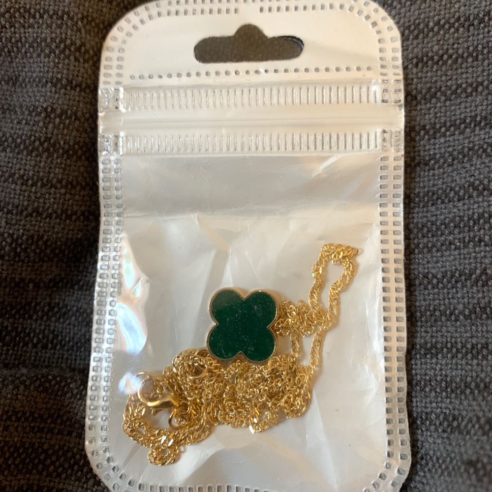 Green Pendant necklace, Gold chain